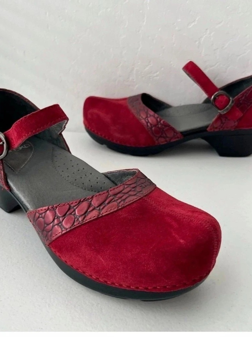 Dansko Red Mary Jane Clogs BRAND NEW size 39 US 8.5-9
